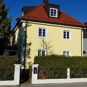 Apartamento Helle Und Ruhige Dachgeschosswohnung Múnich